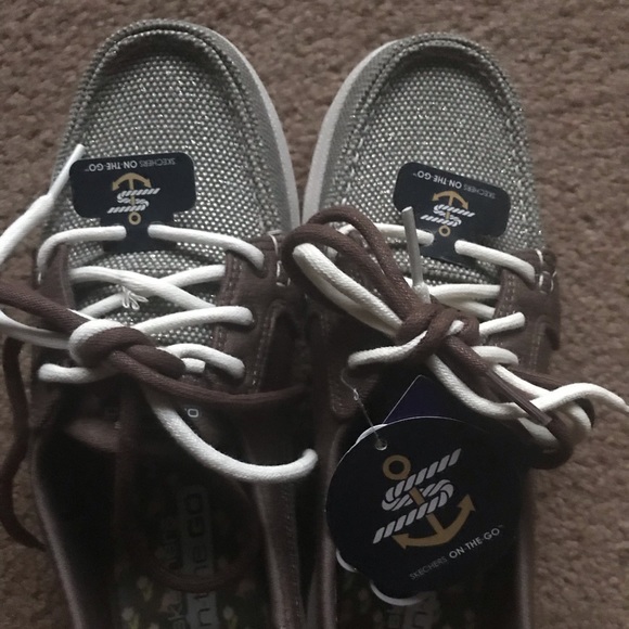 Brand New Skechers size 7 - Picture 2 of 4